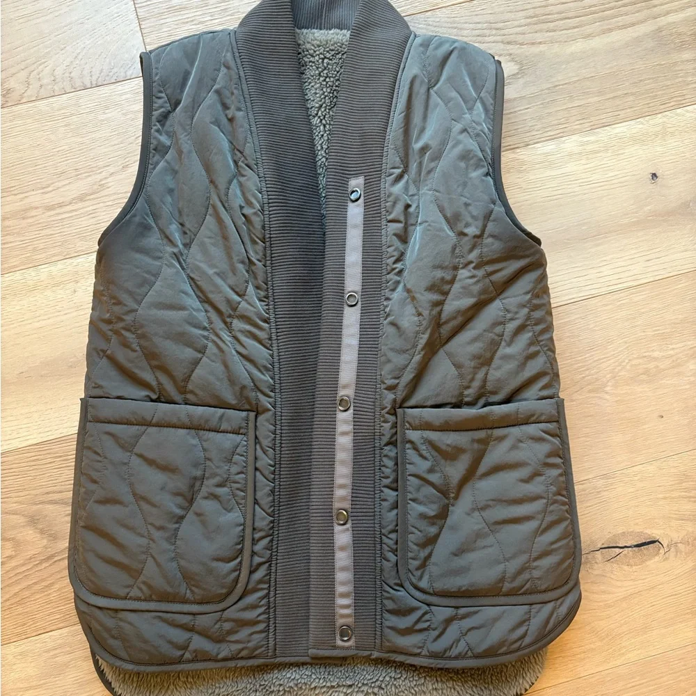 Varley Quilted Olive Green Sleeveless Vest
